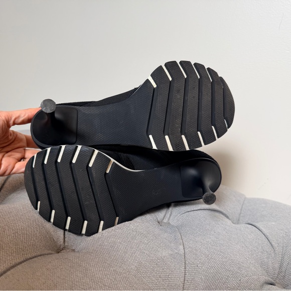 SNEEX! Icon in black. Like new. Comes with box and dust bags. - Picture 3 of 8